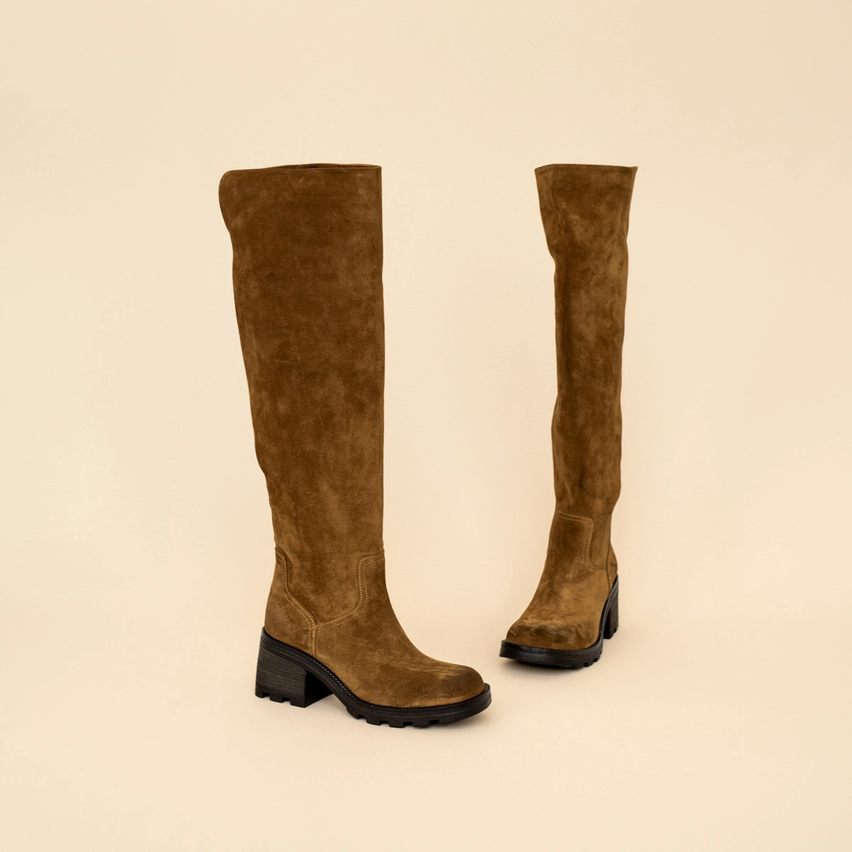 Heeled boots with notched soles in a cognac suede | ROMA