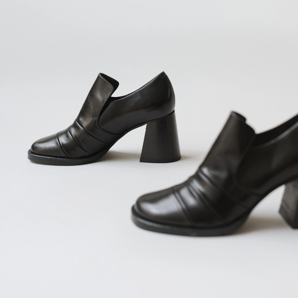 Heeled loafers in black leather | DESTIN