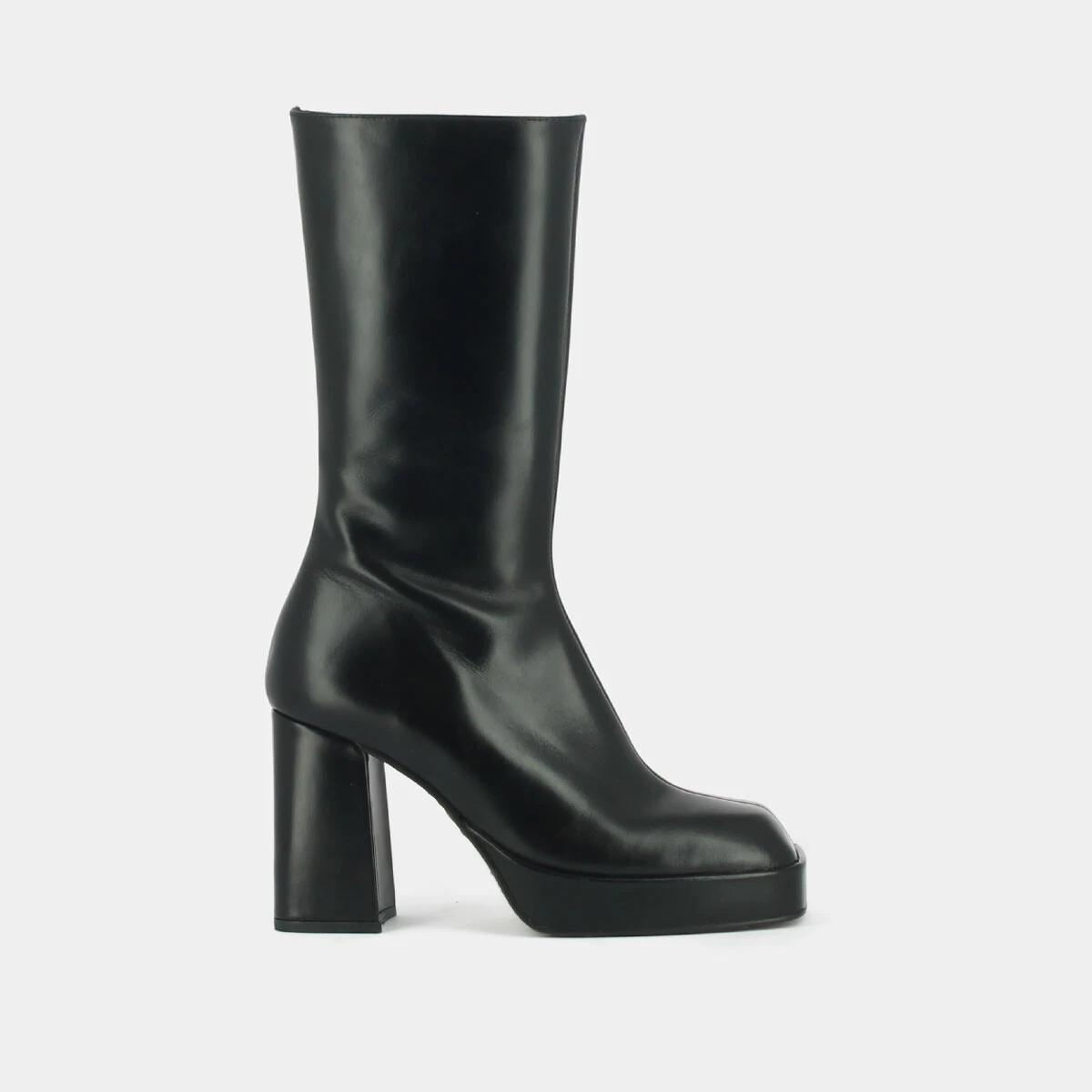 Platform boots with square toe in black leather | BOULIER