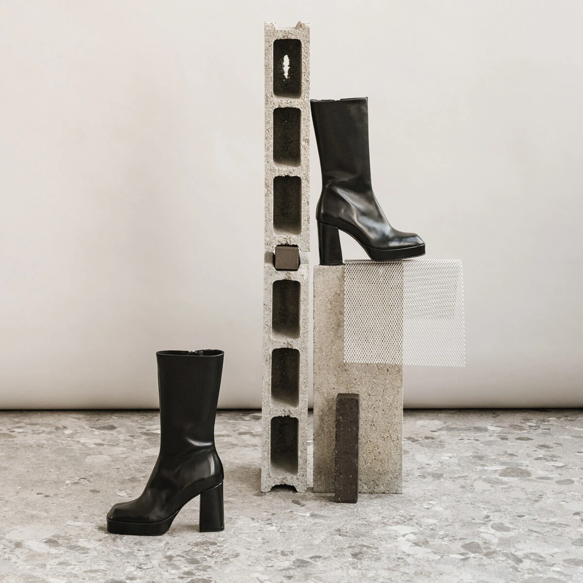 Platform boots with square toe in black leather | BOULIER