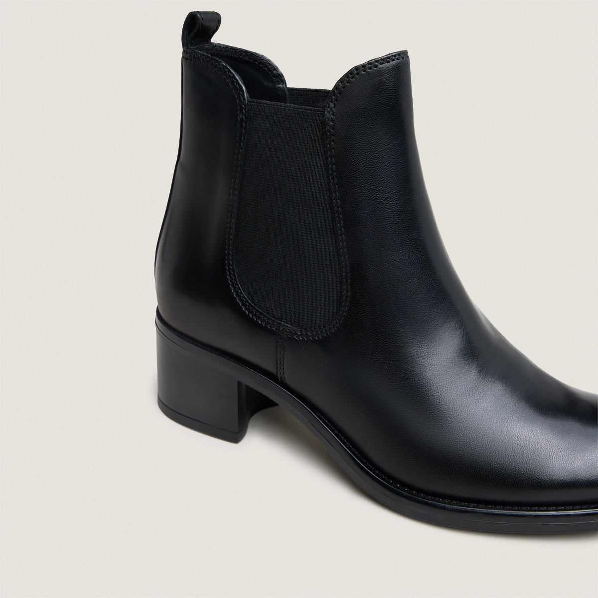 Heeled lowboots in black leather | CALCUTTO