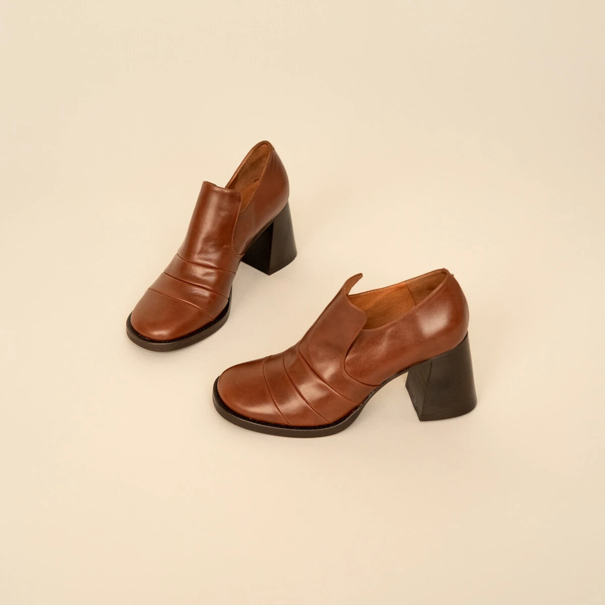 Heeled loafers in cognac leather | DESTIN
