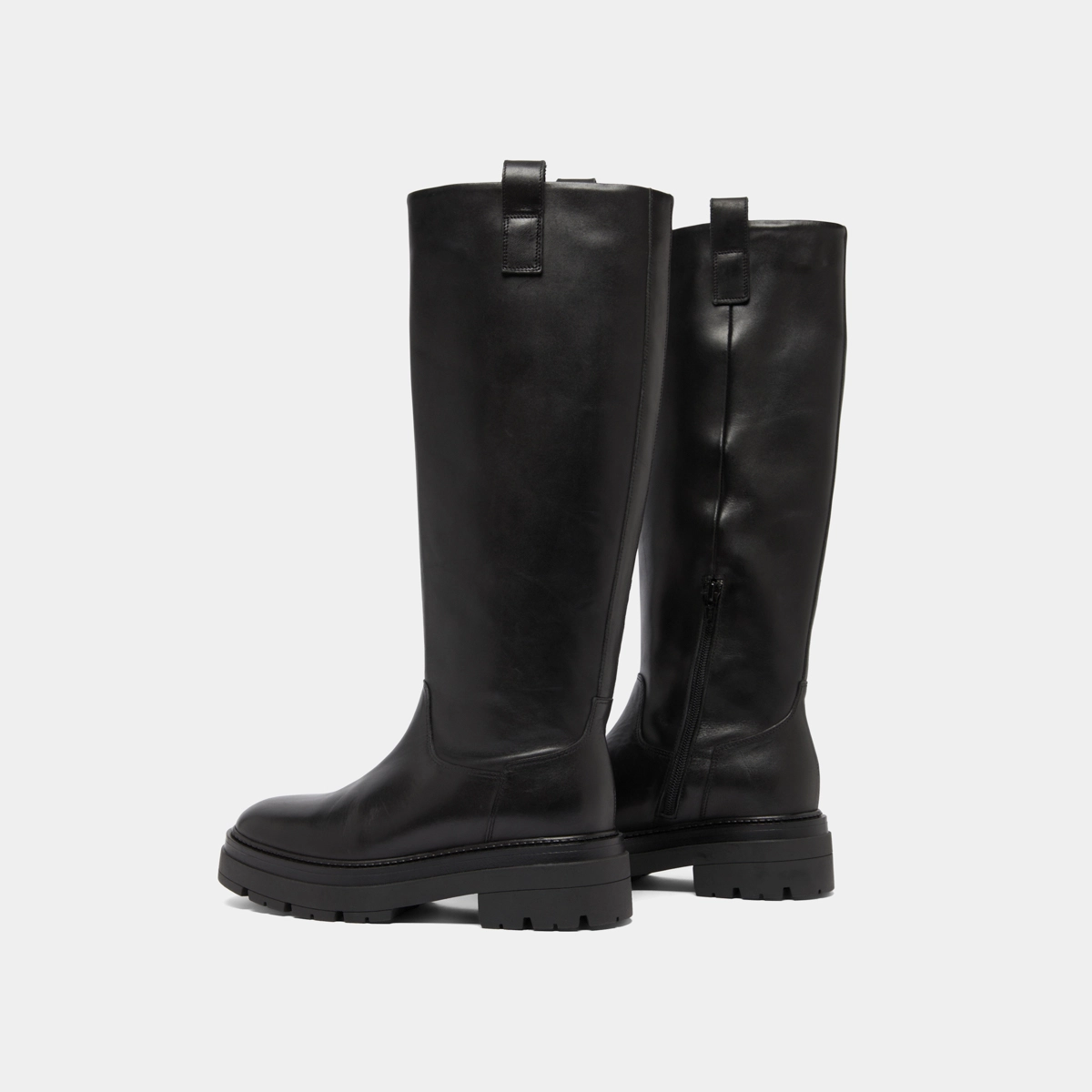 Boots with notched soles and square toe in black leather | PICUSSIA