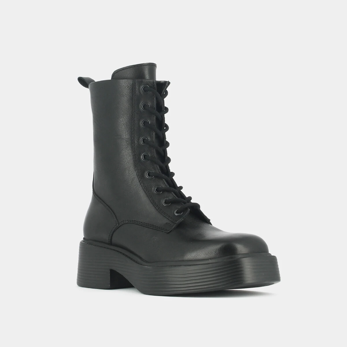 Lace-up platform boots with square toe in black leather | IBRAS