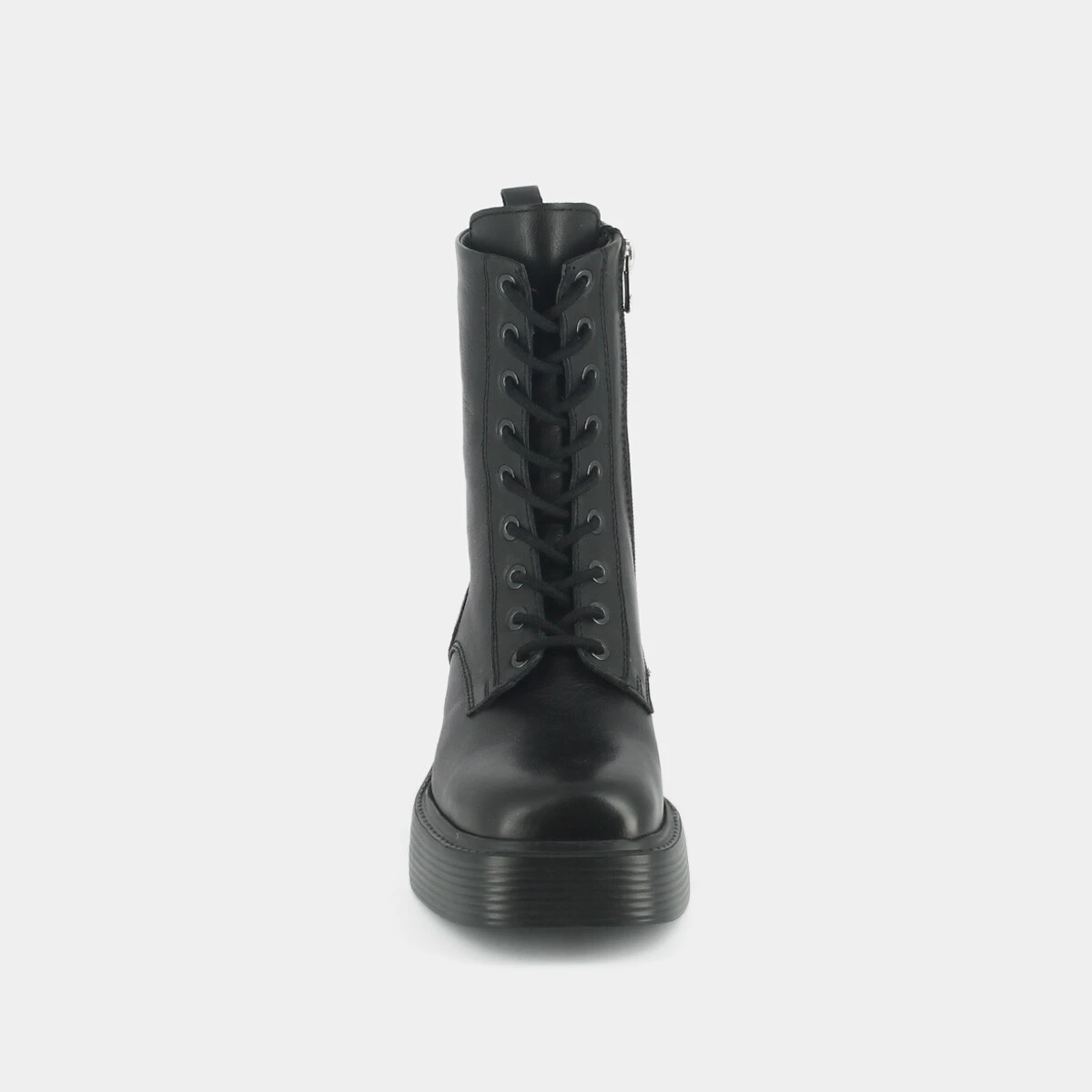 Lace-up platform boots with square toe in black leather | IBRAS