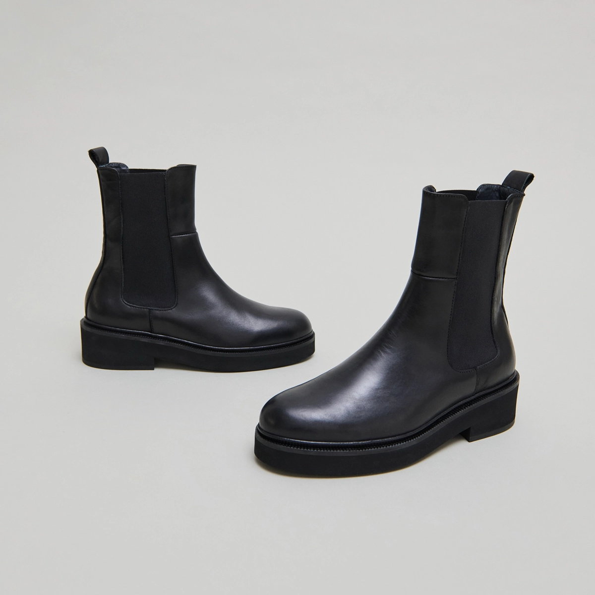 Boots with elastic band in black leather | DADO