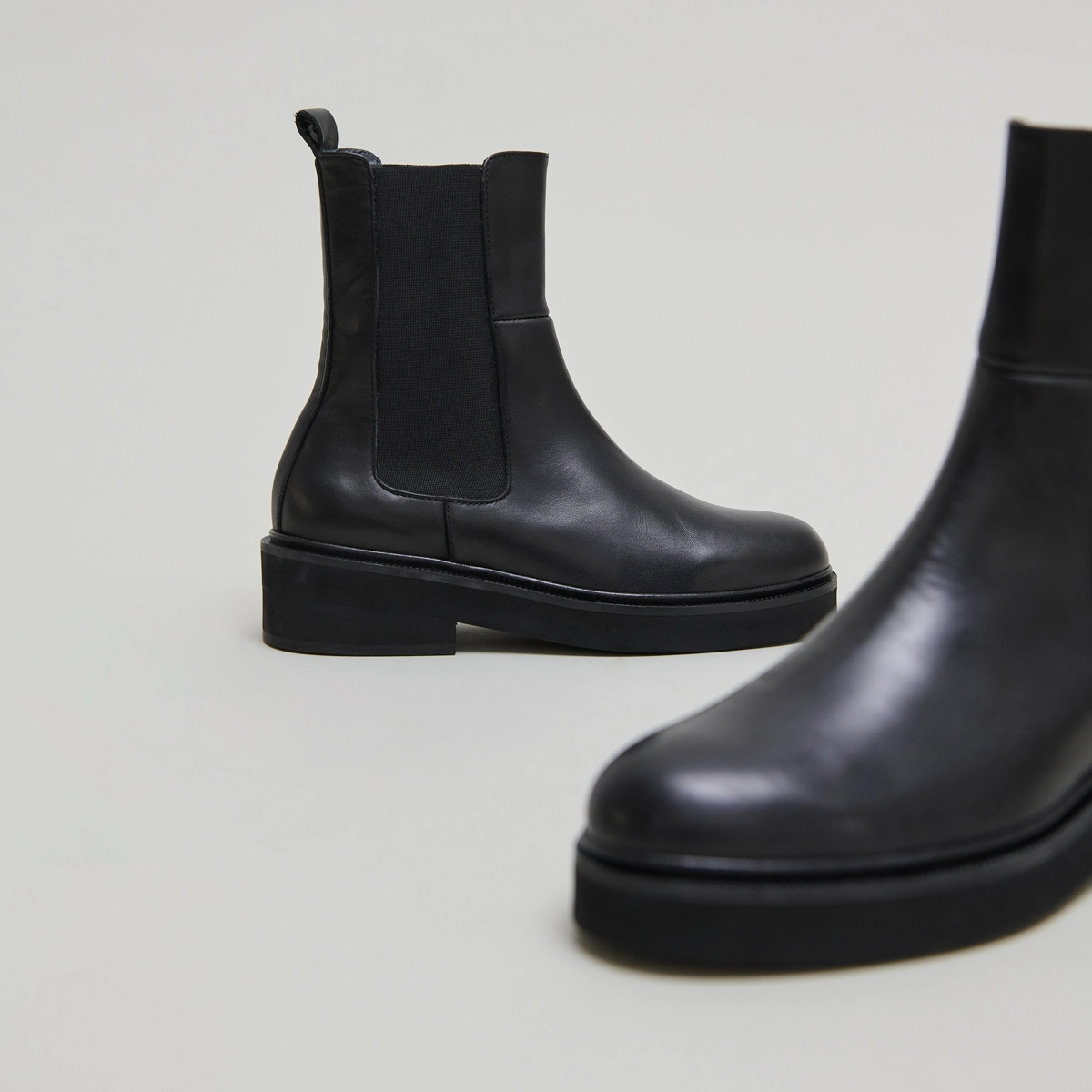 Boots with elastic band in black leather | DADO
