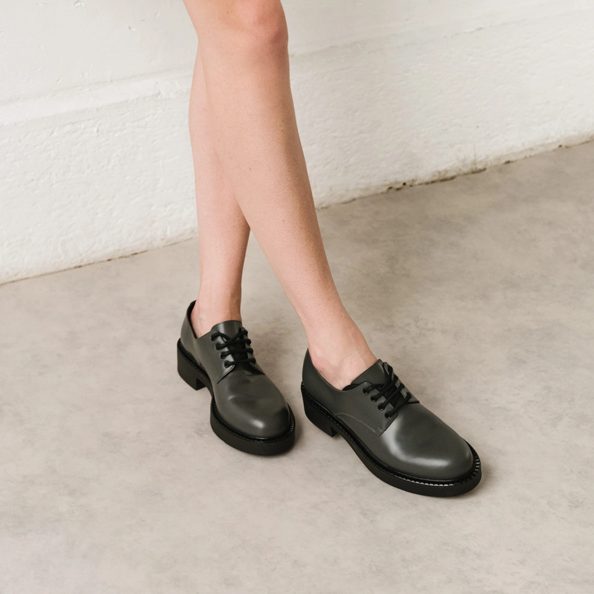 Derbies with laces and thick sole in anthracite glazed leather | DIDON