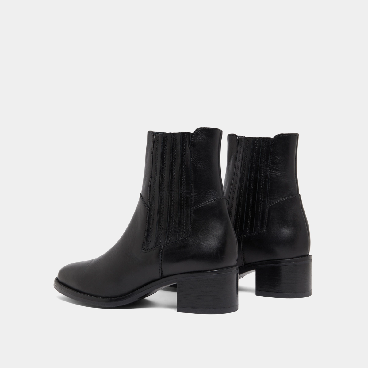 Low boots with elastic band and square heel in black leather | CHILI