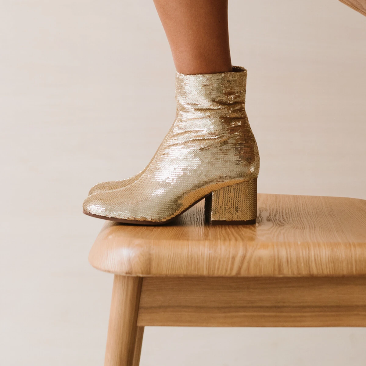 Heeled boots in platinum sequins | DARLENE