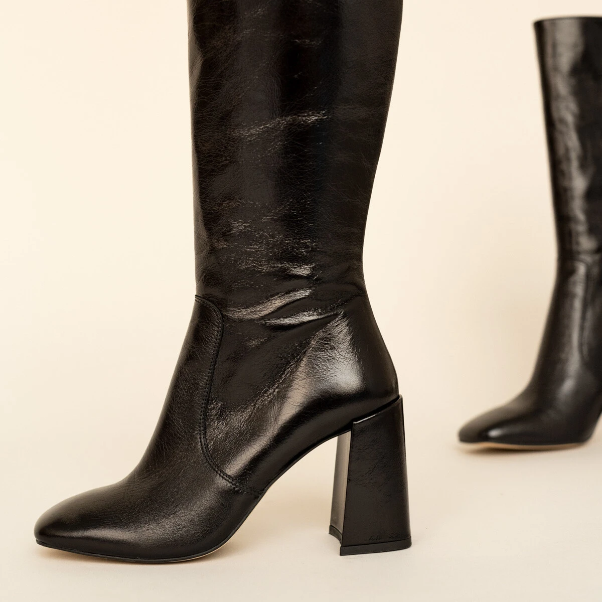 Heeled boots with square toe in black aged leather | VACCA