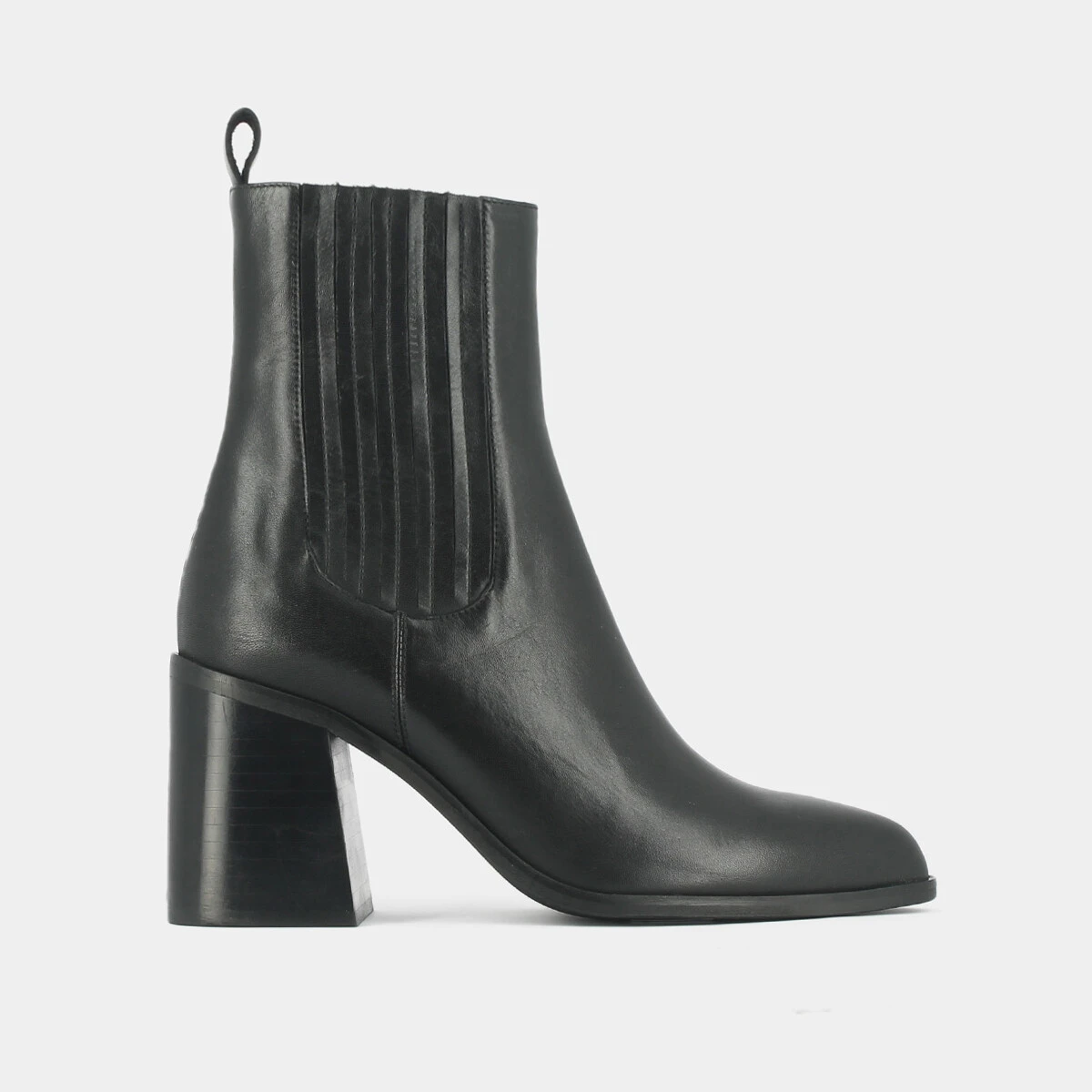 Heeled ankle boots with gathers in black leather | DOLORES
