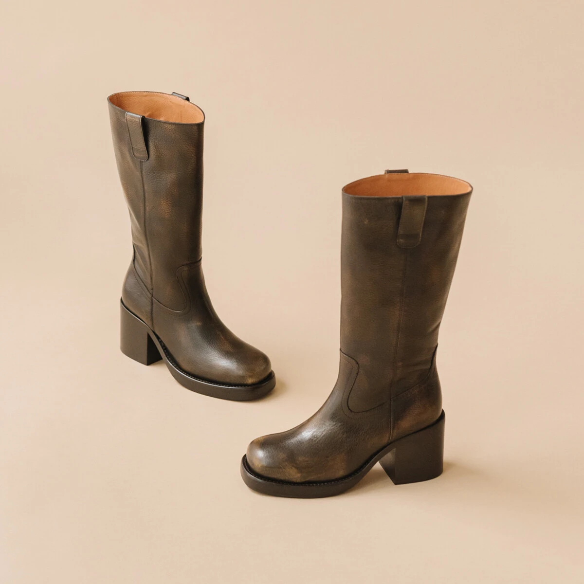 Heeled boots in grey grained leather | DIA