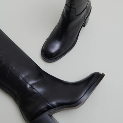 High heel boots in black leather | bonnie