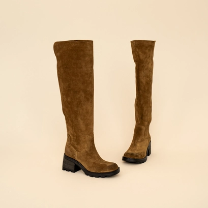 Heeled boots with notched soles in a cognac suede | roma