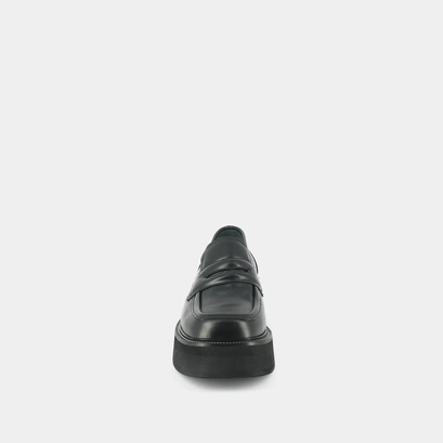 Platform loafers in black glazed leather | daffy