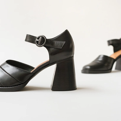 Babies with heel and strap in black leather | destinee