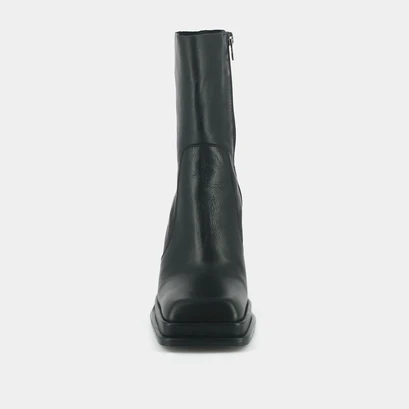 Platform ankle boots with square toe in black leather | banana