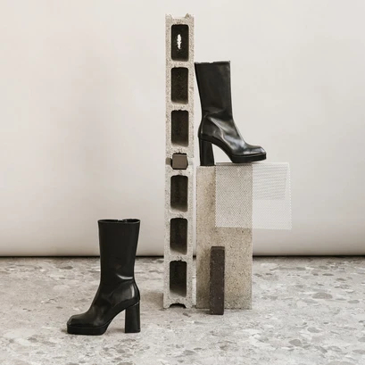Platform boots with square toe in black leather | boulier