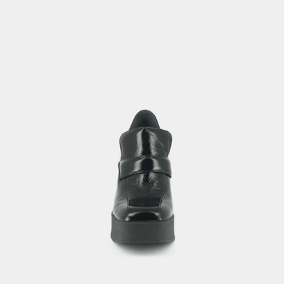 Platform loafers with square toe in black shiny leather | dricus