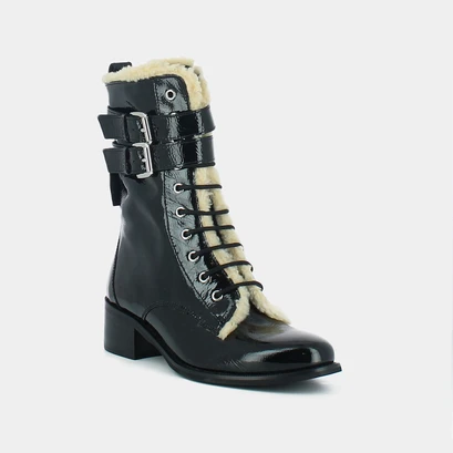 Heeled boots with laces in black patent | panama
