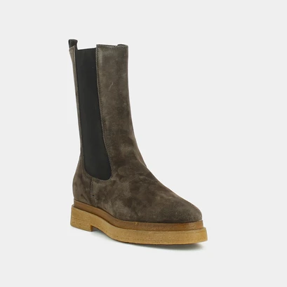 Boots with thick soles and elastic in brown suede | caire