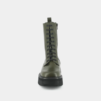 Laced boots with thick sole in shiny khaki leather | daffia