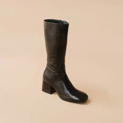 Heeled boots in black aged leather | darlone