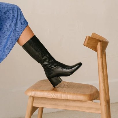 Heeled boots in black aged leather | darlone
