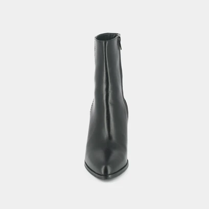 Heeled boots in black leather | dolor