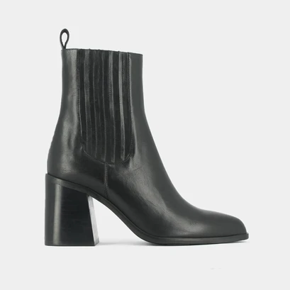 Heeled ankle boots with gathers in black leather | dolores