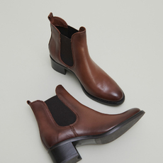 Heeled lowboots cognac