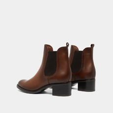 Heeled lowboots cognac