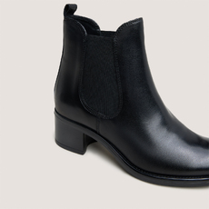 Heeled lowboots black
