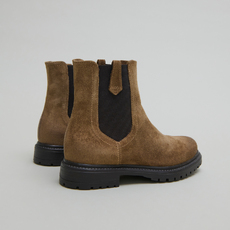 Low boots with notched soles and elastic taupe