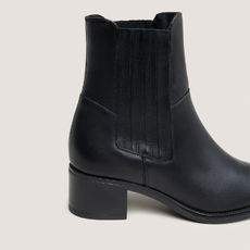 Low boots with elastic band and square heel black