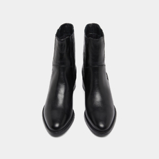 Low boots with elastic band and square heel black