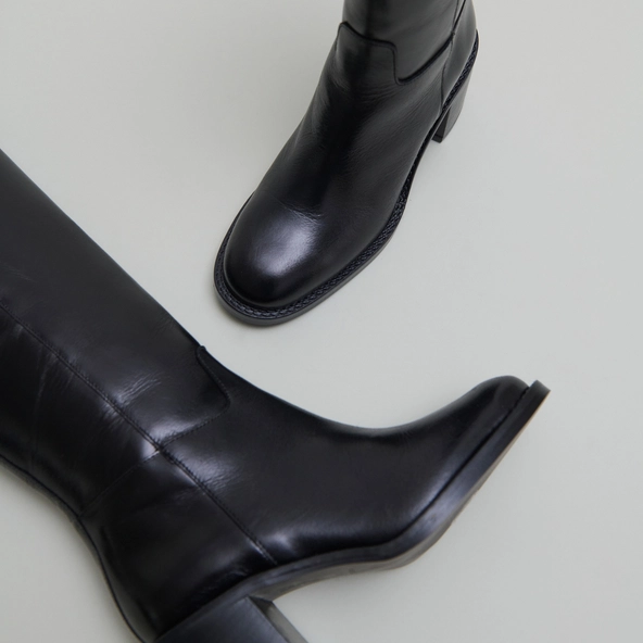 High heel boots in black leather | BONNIE