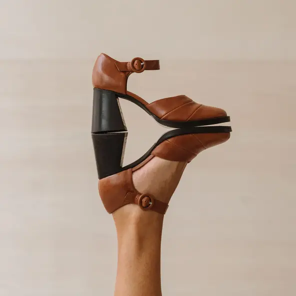 Babies with heel and strap in light cognac leather | DESTINEE