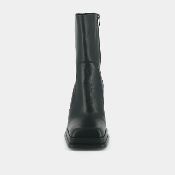 Platform ankle boots with square toe in black leather | BANANA