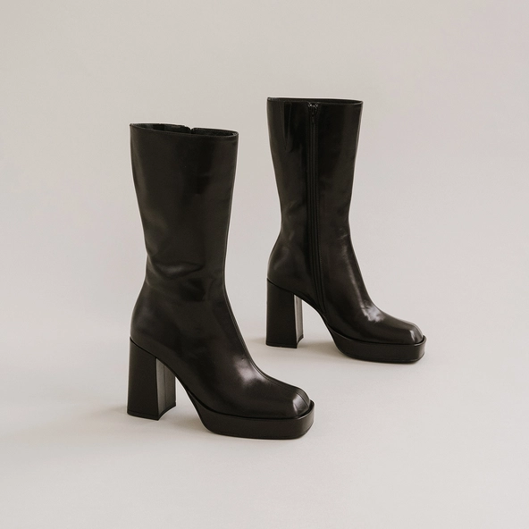 Platform boots with square toe in black leather | BOULIER