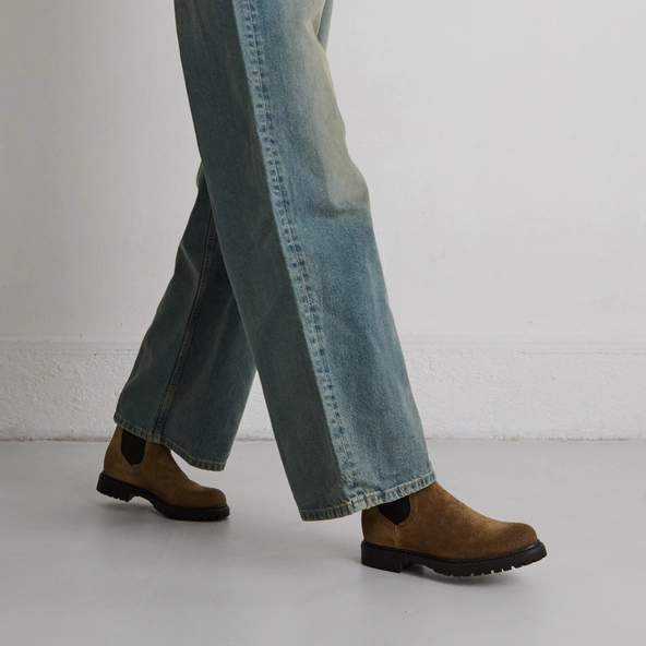 Low boots with notched soles and elastic in taupe suede | CANDIDE