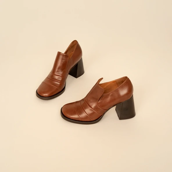 Heeled loafers in cognac leather | DESTIN