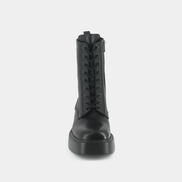 Lace-up platform boots with square toe in black leather | IBRAS