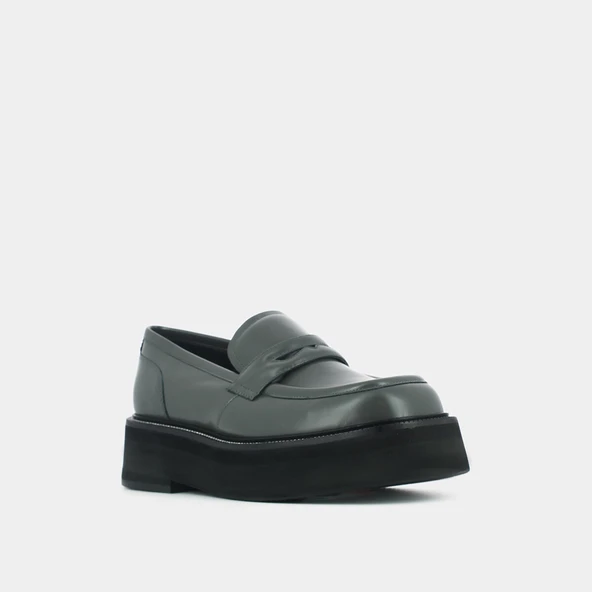 Platform loafers in grey shiny leather | DAFFY