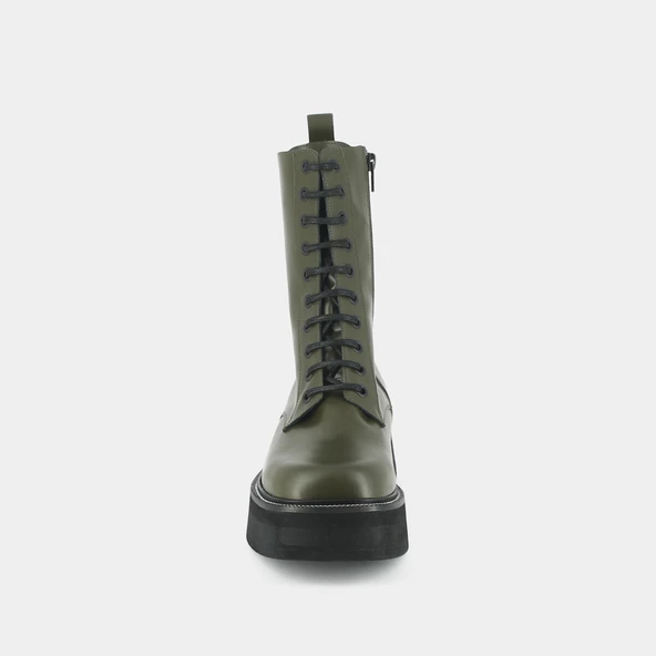 Laced boots with thick sole in shiny khaki leather | DAFFIA