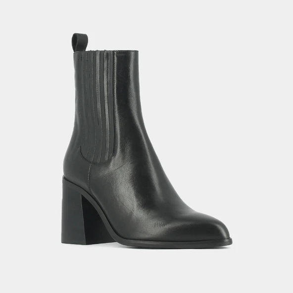Heeled ankle boots with gathers in black leather | DOLORES