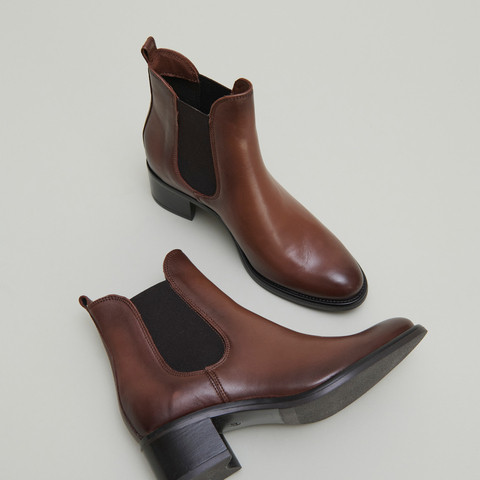 Heeled lowboots cognac