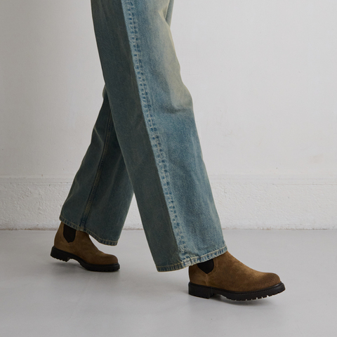 Low boots with notched soles and elastic taupe