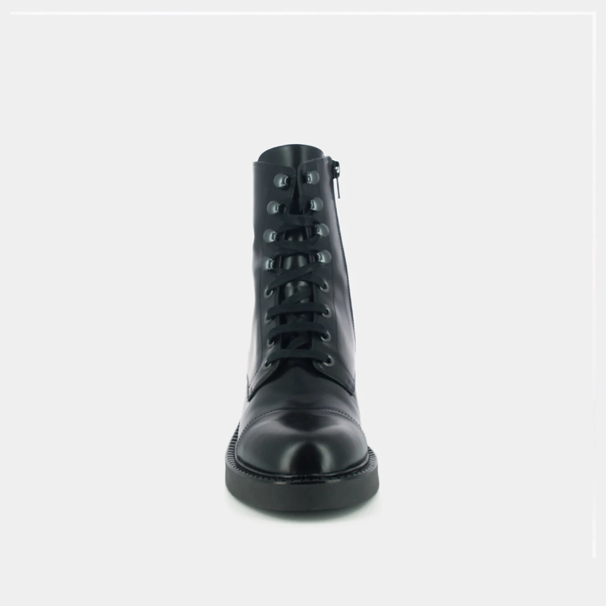 Lace-up boots in black shiny leather | DICKER